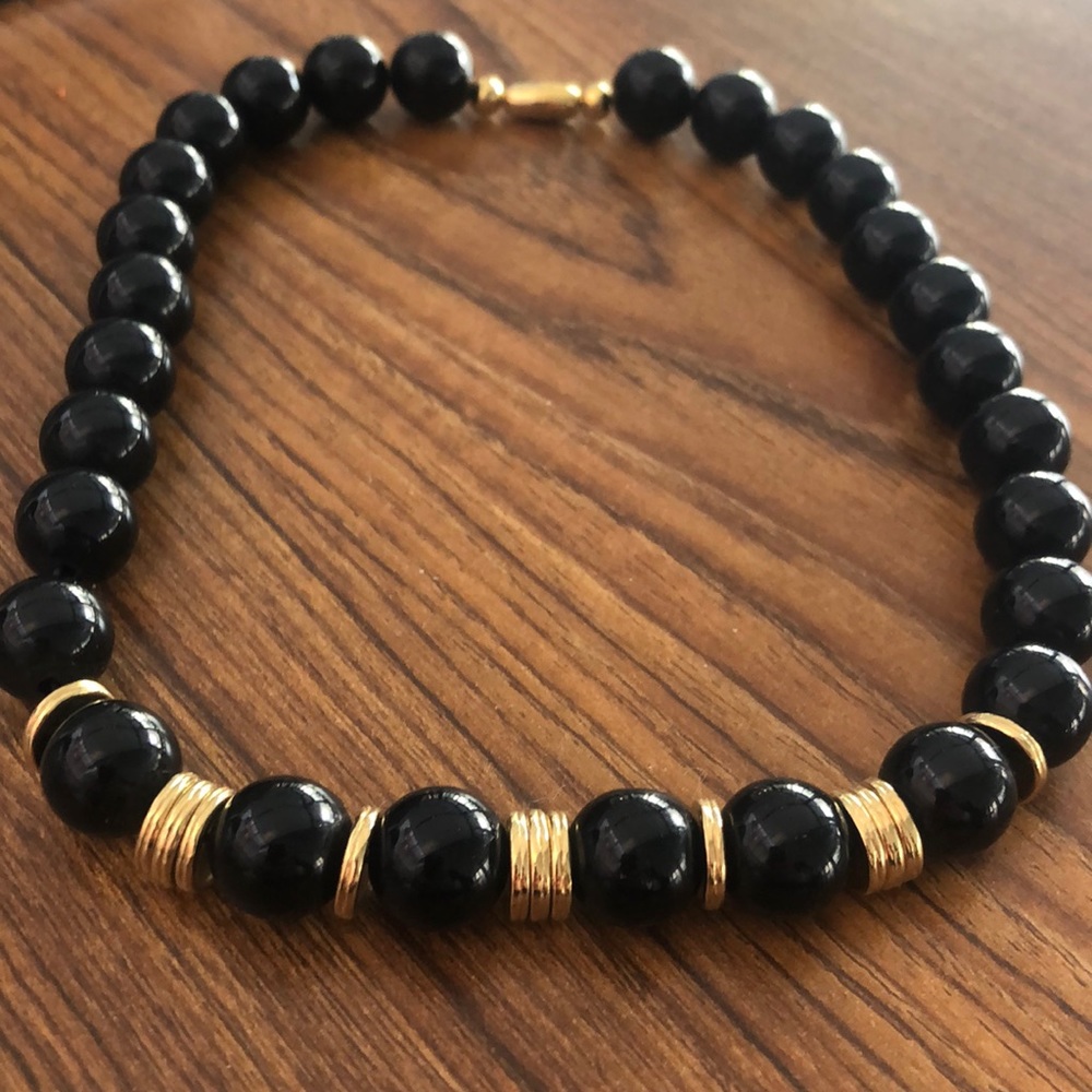 CUTE VINTAGE BEADED NECKLACE